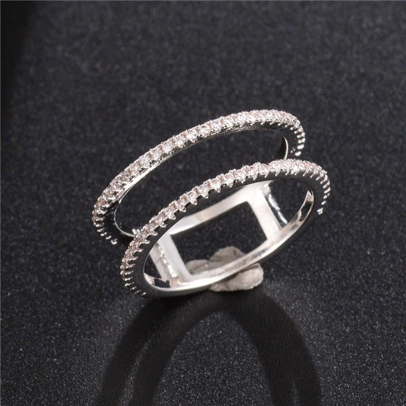 Elegant  925 Silver Ring White Sapphire New - Picture 2 of 2